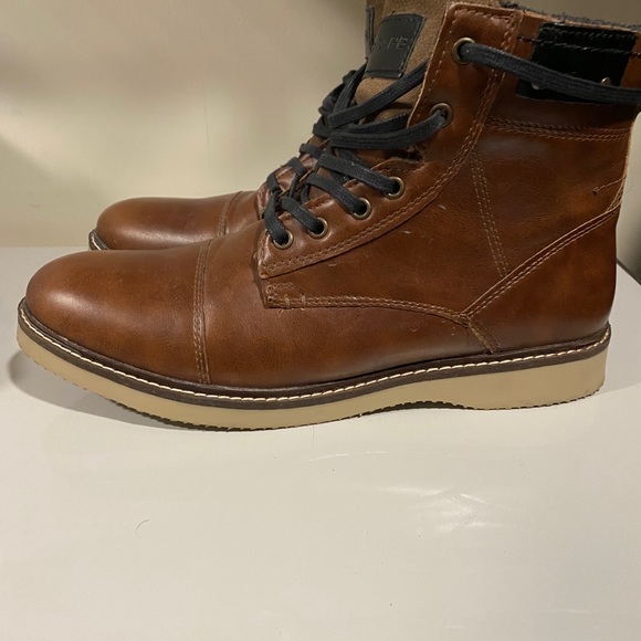 Brown boots - Picture 1 of 4